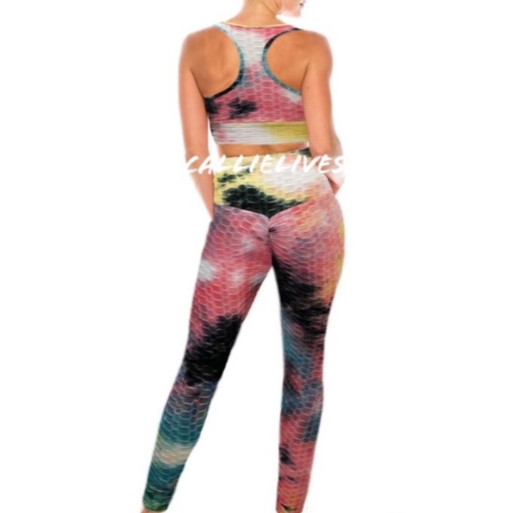 Callies Scrunch Tie Dye scrunch butt leggings. - Picture 2 of 3